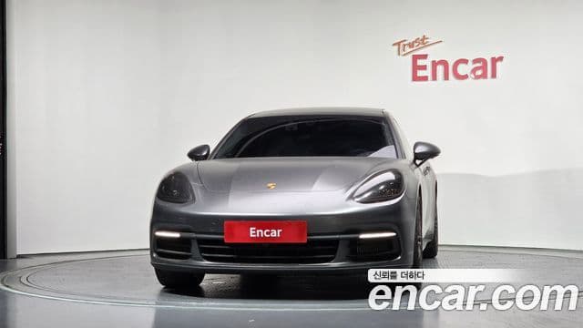 Porsche Panamera 2018 — ფოტო 2/20