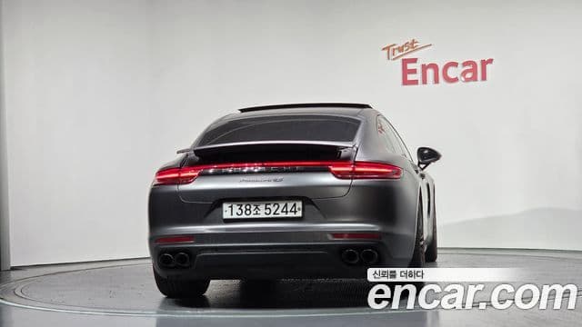 Porsche Panamera 2018 — ფოტო 3/20