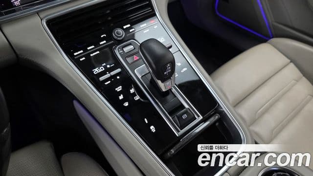 Porsche Panamera 2018 — ფოტო 7/20