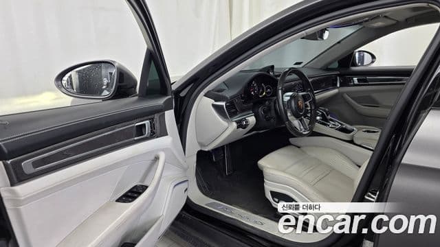 Porsche Panamera 2018 — ფოტო 8/20