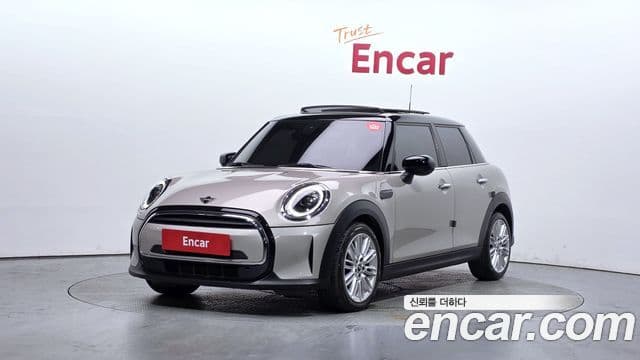 Mini Cooper 2021 — ფოტო 28/30