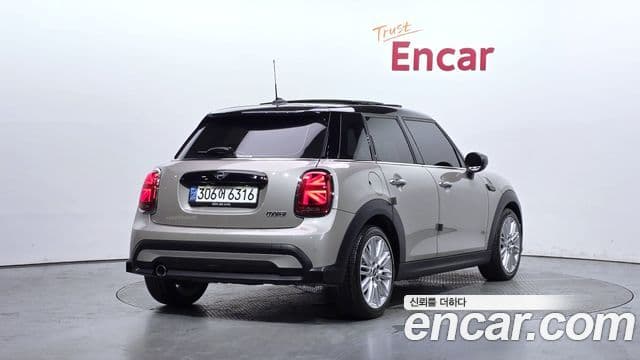 Mini Cooper 2021 — ფოტო 2/30