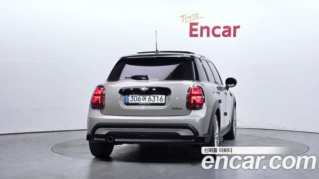 Mini Cooper 2021 — ფოტო 19/30