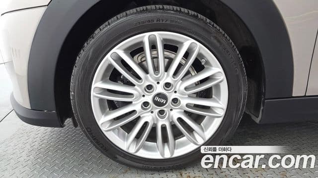 Mini Cooper 2021 — ფოტო 26/30