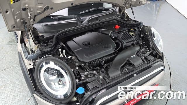 Mini Cooper 2021 — ფოტო 30/30