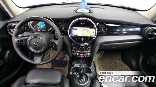 Mini Cooper 2021 — ფოტო 12/30