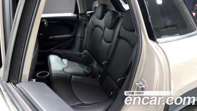 Mini Cooper 2021 — ფოტო 24/30