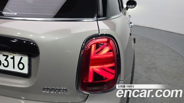 Mini Cooper 2021 — ფოტო 14/30