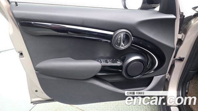 Mini Cooper 2021 — ფოტო 4/30