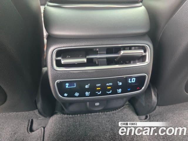 Genesis GV70 2024 — ფოტო 13/20