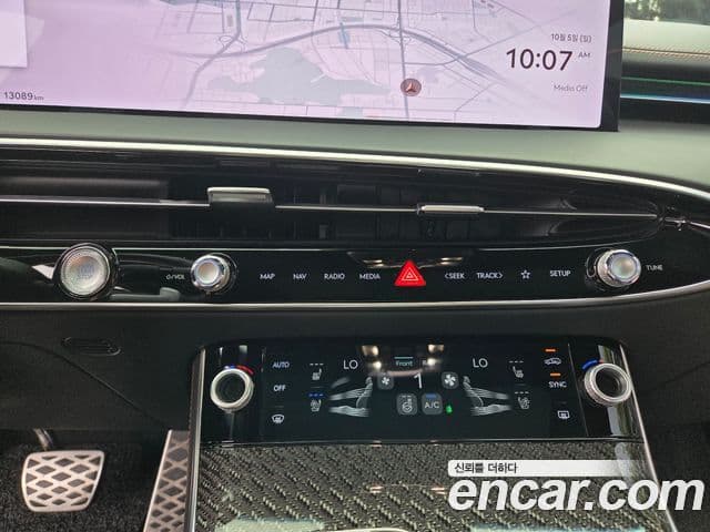 Genesis GV70 2024 — ფოტო 18/20