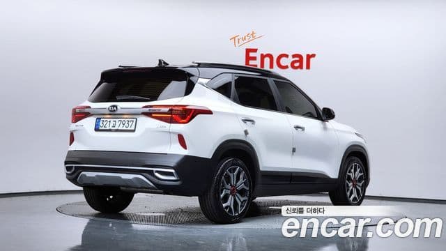 Kia Seltos 2021 — ფოტო 2/20