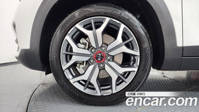 Kia Seltos 2021 — ფოტო 5/20