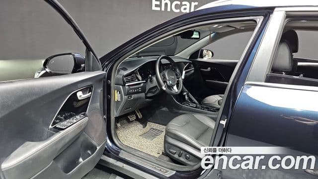 Kia Niro 2019 — Фото 10/20