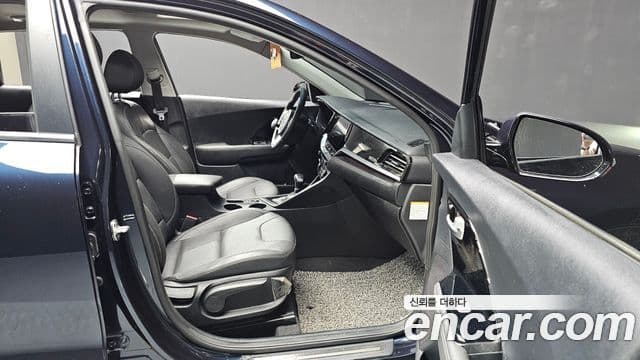 Kia Niro 2019 — Фото 11/20