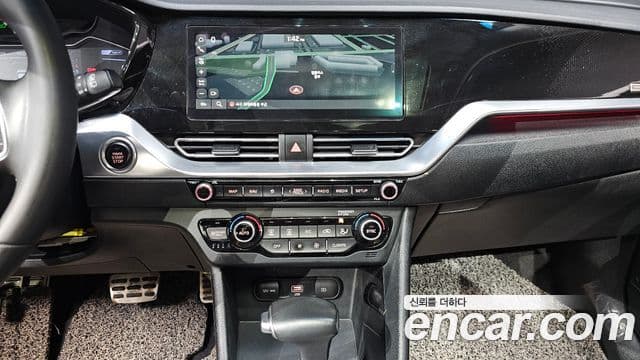 Kia Niro 2019 — Фото 12/20