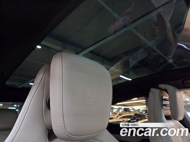 Porsche Taycan 2021 — ფოტო 17/20