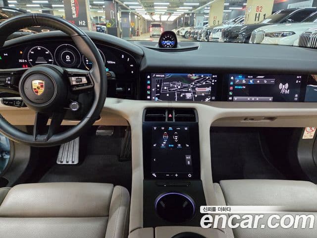 Porsche Taycan 2021 — ფოტო 10/20