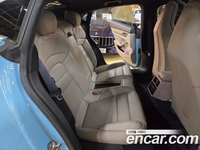Porsche Taycan 2021 — ფოტო 11/20