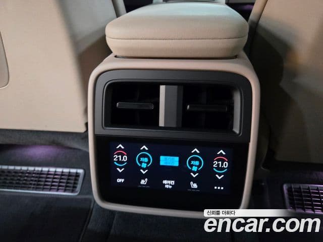 Porsche Taycan 2021 — ფოტო 19/20