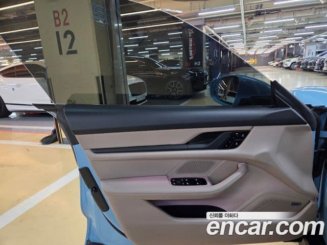 Porsche Taycan 2021 — ფოტო 8/20