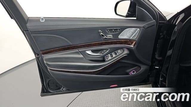 Mercedes-Benz S-Class 2019 — Photo 22/37