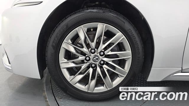 Lexus LS500 2018 — ფოტო 5/20