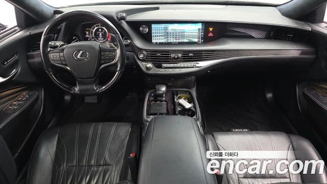 Lexus LS500 2018 — ფოტო 7/20