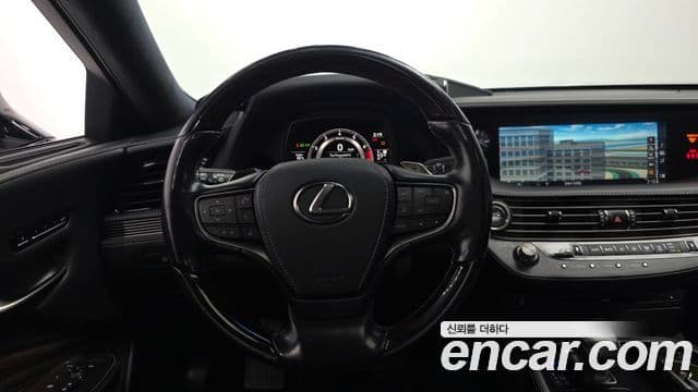 Lexus LS500 2018 — ფოტო 13/20