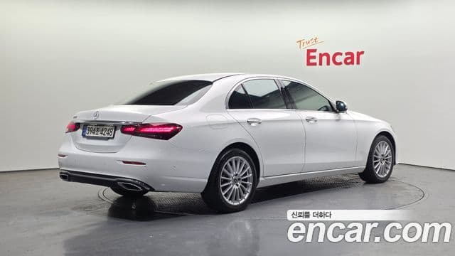 Mercedes-Benz E-Class 2022 — Фото 2/20
