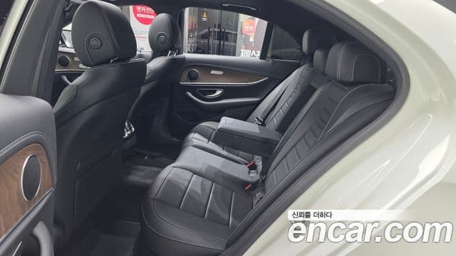 Mercedes-Benz E-Class 2022 — Фото 12/20