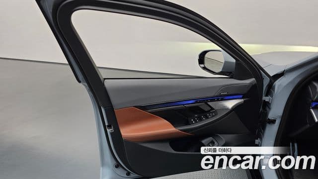 BMW 5 Series 2024 — Photo 8/41