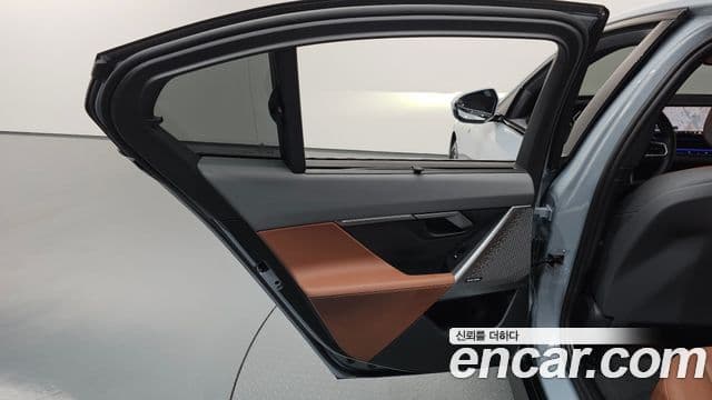 BMW 5 Series 2024 — Photo 13/41
