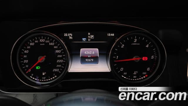 Mercedes-Benz E-Class 2019 — ფოტო 8/20
