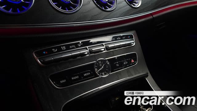 Mercedes-Benz E-Class 2019 — ფოტო 16/20