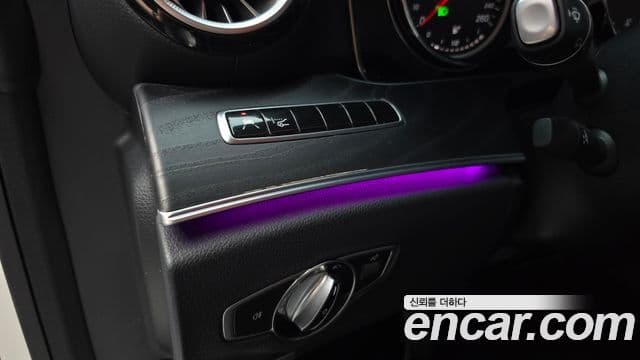 Mercedes-Benz E-Class 2019 — ფოტო 17/20