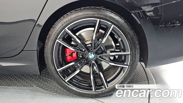 BMW 3 Series 2024 — Photo 8/35
