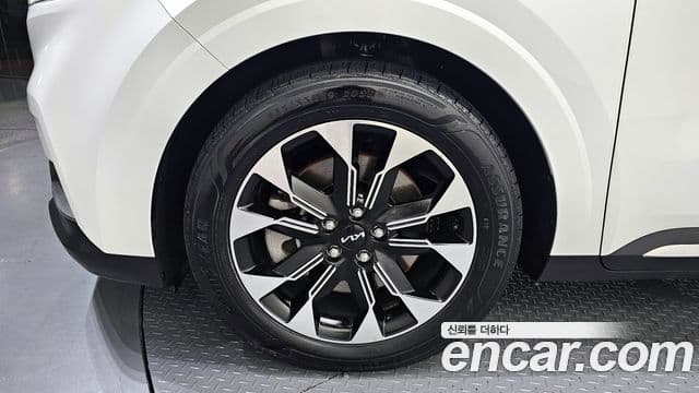 Kia Carnival 2023 — ფოტო 5/20