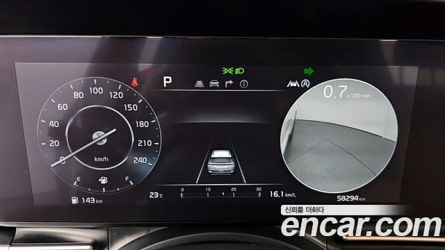 Kia Carnival 2023 — ფოტო 8/20