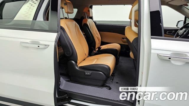 Kia Carnival 2023 — ფოტო 11/20