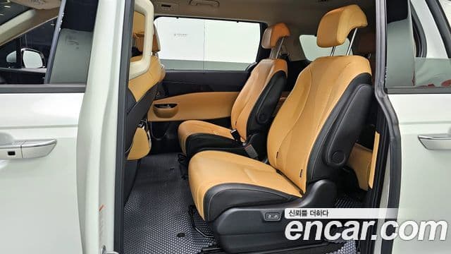 Kia Carnival 2023 — ფოტო 12/20