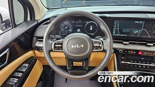 Kia Carnival 2023 — ფოტო 13/20