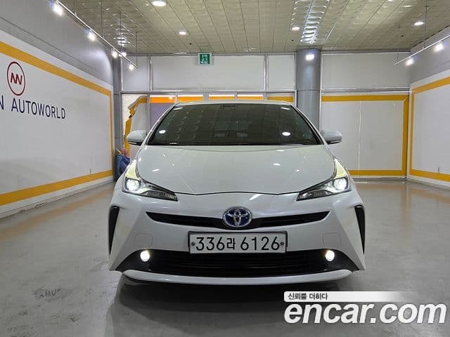 Toyota Prius 2019 — Şəkil 13/19