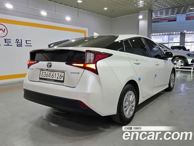 Toyota Prius 2019 — Şəkil 19/19