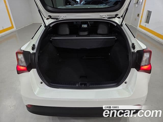 Toyota Prius 2019 — Şəkil 14/19