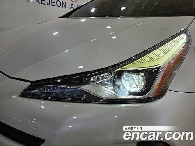 Toyota Prius 2019 — Şəkil 9/19