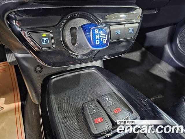 Toyota Prius 2019 — Şəkil 15/19