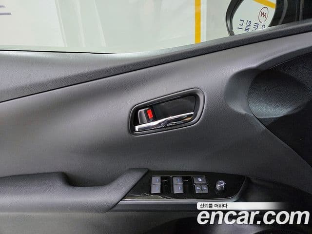 Toyota Prius 2019 — Şəkil 17/19