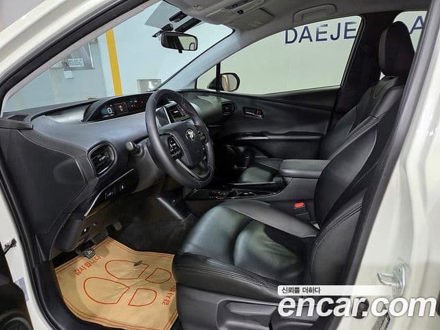 Toyota Prius 2019 — Şəkil 7/19