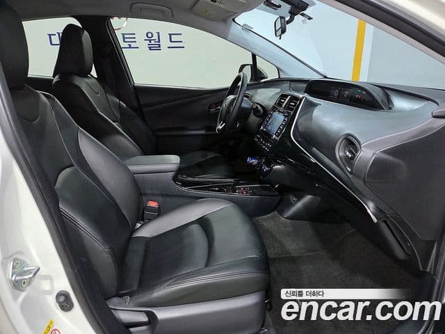 Toyota Prius 2019 — Şəkil 16/19